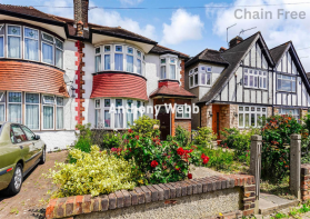 21, Ashridge Gardens, Southgate N13 4JY