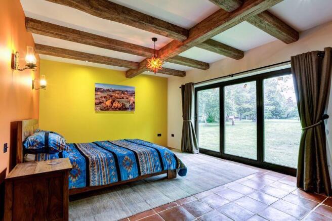 BUNGALOW - BED...