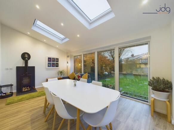 Dining & Sitting Area