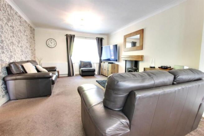 4 bed Detached for sale Image 5