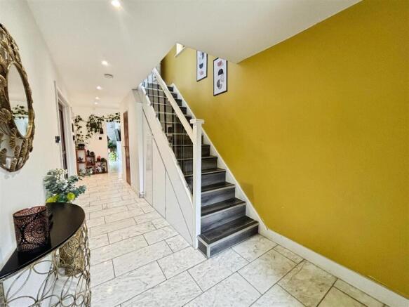 3 bed Semi-Detached for sale Image 7