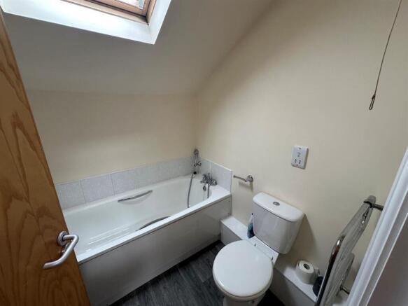 2 bed Apartment to rent Image 9