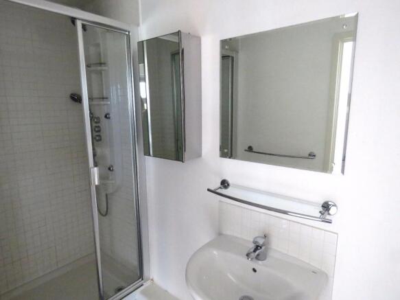 EN-SUITE SHOWER ROOM