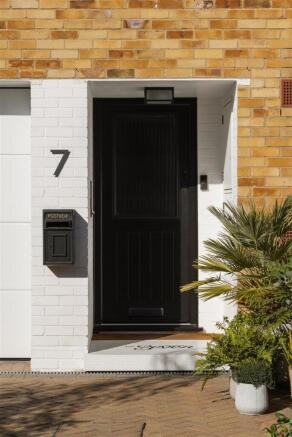 Ashdon Close, IG8