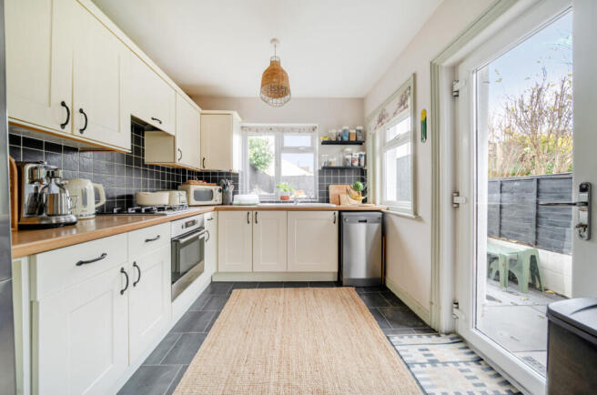 1389367-10-693ade...