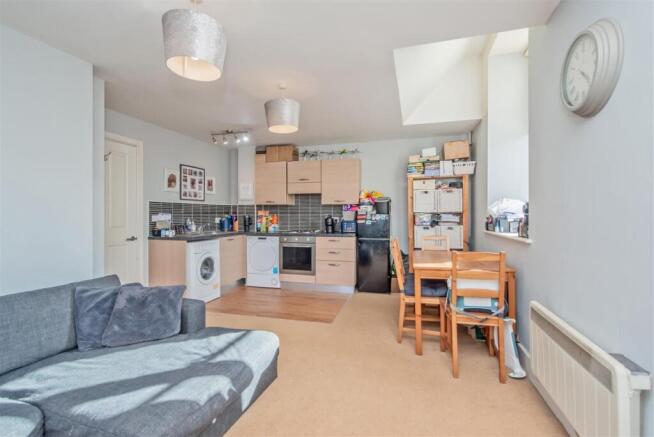 Open Plan Living Room / Dining Area / Fitted Kitch