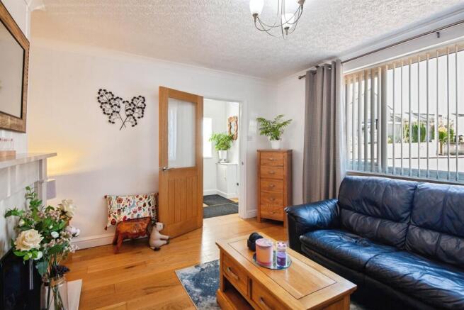 3 bed Semi-Detached for sale Image 6