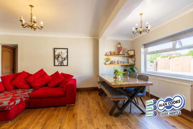 5 bed Detached for sale Image 9