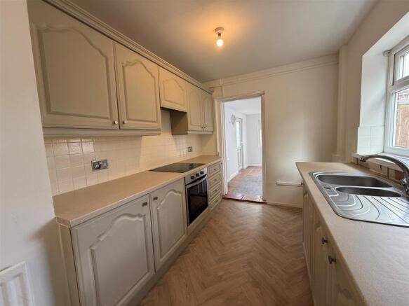 2 bed Semi-Detached to rent Image 4