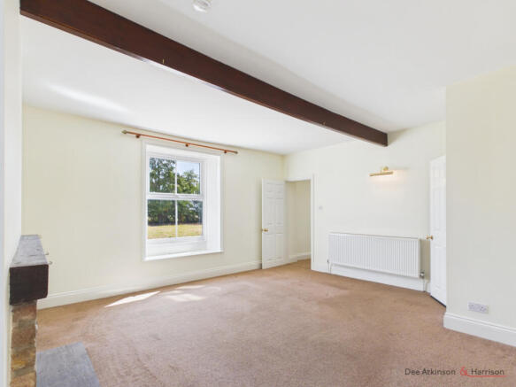 4 bed House to rent Image 5