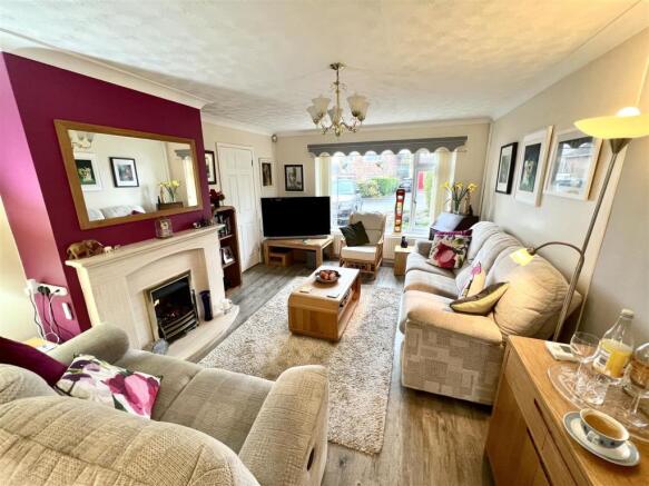 LIVING/DINING ROOM