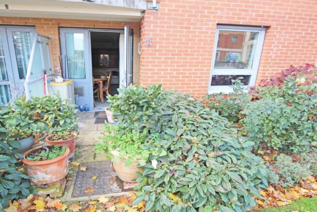 2-pinetree-court-PATIO2.jpg