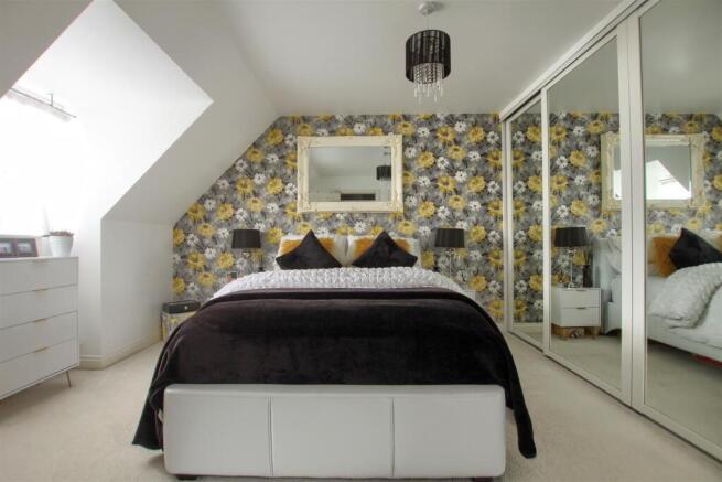 4 bed House for sale Image 8