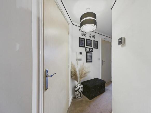 2 bed Apartment for sale Image 6