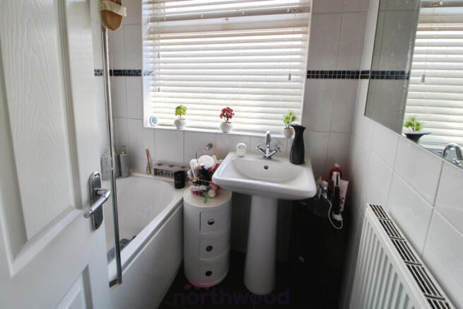 4 bed Semi-Detached for sale Image 6