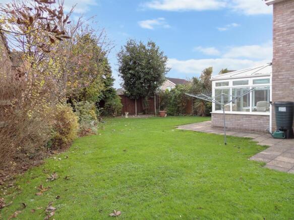 Front/Rear Gardens