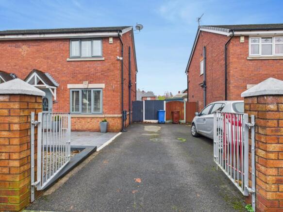 CAM03729G0-PR0179-STILL033