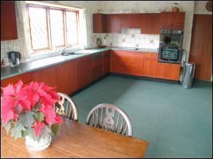 KITCHEN/BREAKFAST