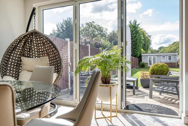 Swakeleys Drive, Ickenham, Middlesex photo 4