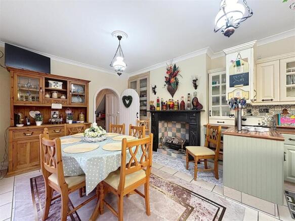 6 bed Terraced for sale Image 11