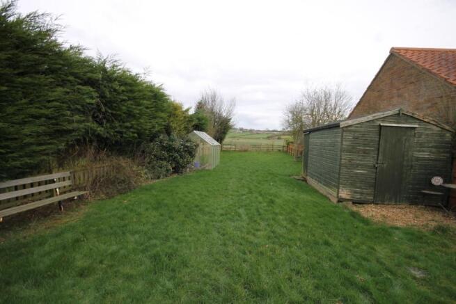 LARGE REAR GARDEN