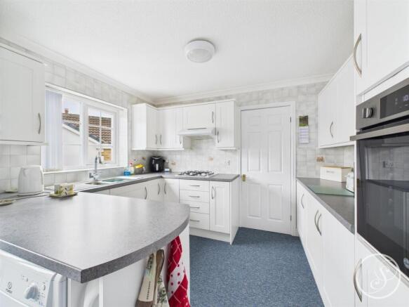 2 bed Detached Bungalow for sale Image 7