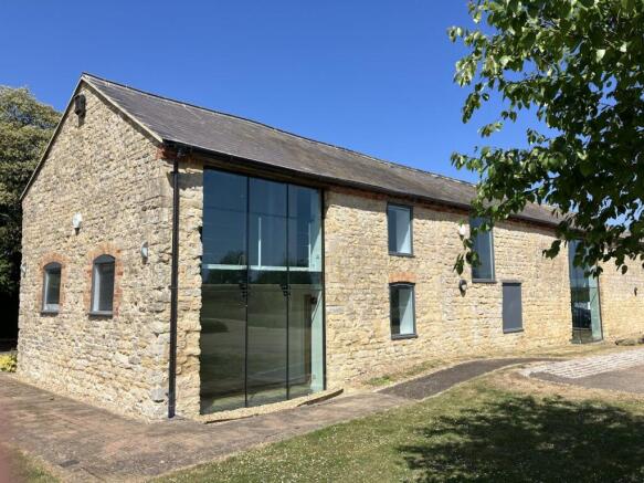 8 Manor Farm Court Ext 2025.JPG