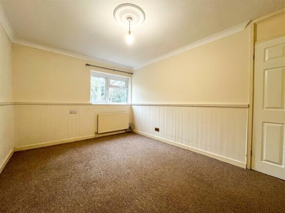 40 Eden Close