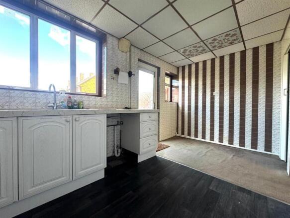 Usk Road, Aveley, RM15 photo 5