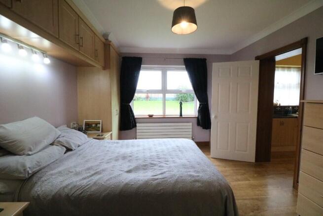 4 bed Detached for sale Image 11