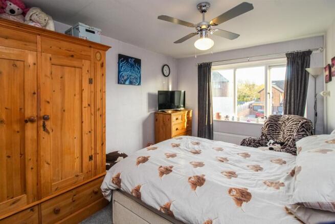 3 bed Terraced for sale Image 8