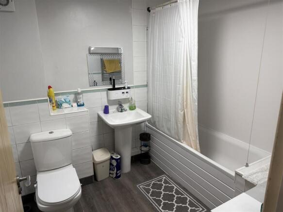 Bathroom 1.jpg