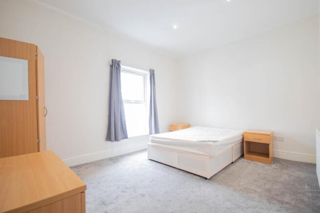 2 bed Terraced to rent Image 5
