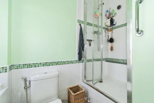 5 bed Detached for sale Image 7