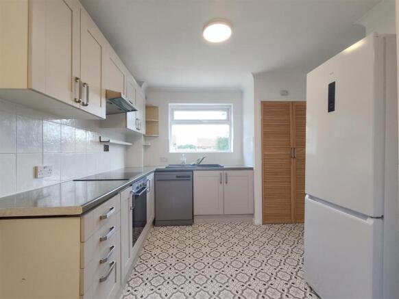 Kitchen 3.jpg