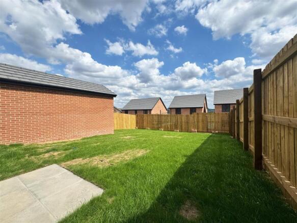 3 bed Detached to rent Image 11