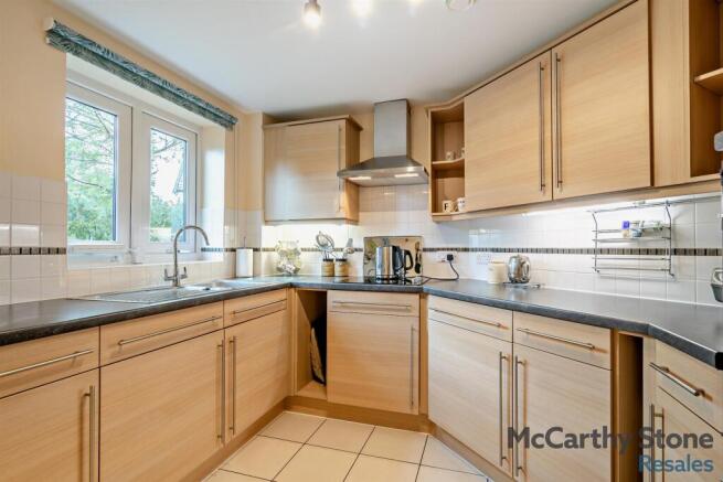 2 bed Apartment for sale Image 8