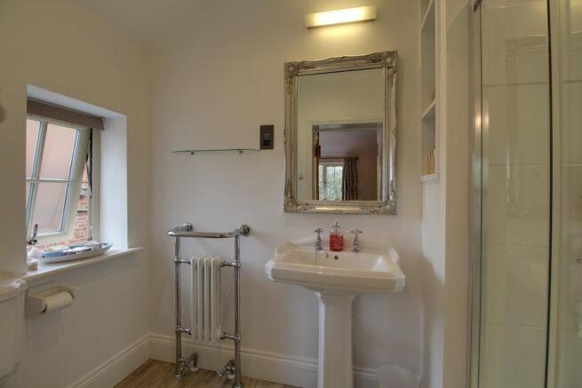 Ensuite to Bed 1