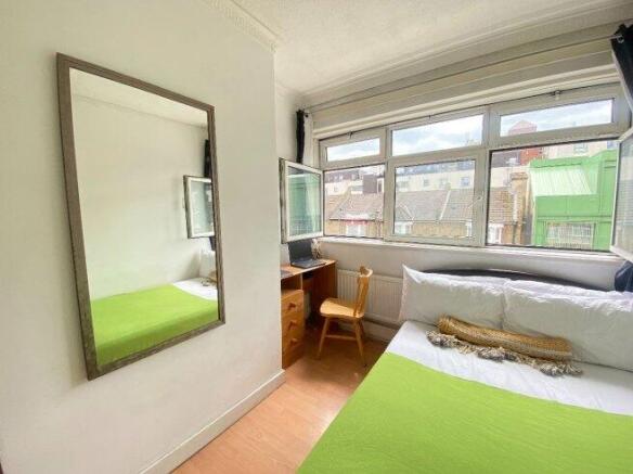 room-2-flat-12-gilbertson-house-e14-8pl-993564