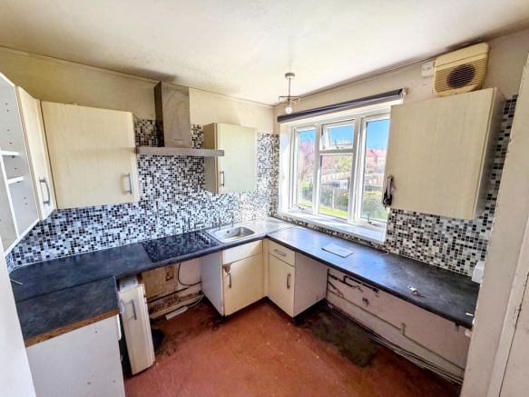 2 bed Apartment for sale Image 4