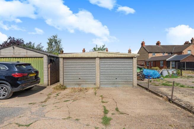 Garage & Parking