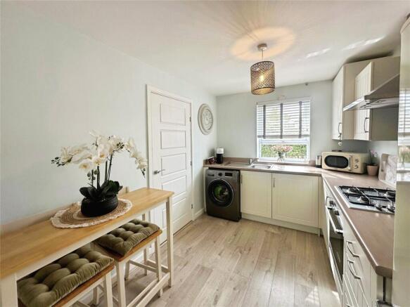 3 bed Semi-Detached for sale Image 9