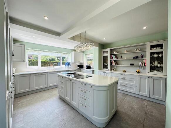 Kitchen 1.jpg