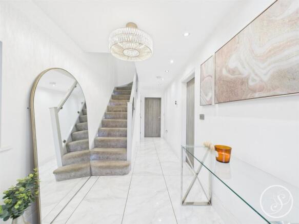 4 bed Detached for sale Image 4