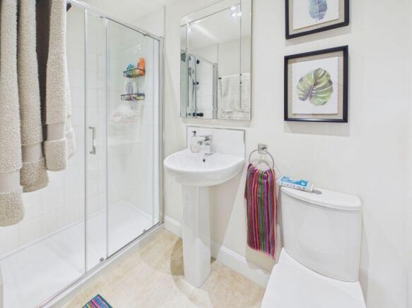 4 bed Detached for sale Image 8