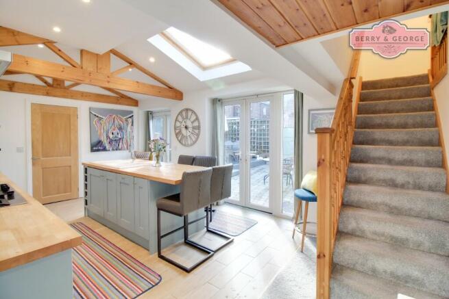 KITCHEN / BREAKFAST