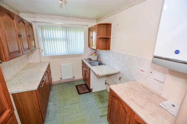 FITTED KITCHEN