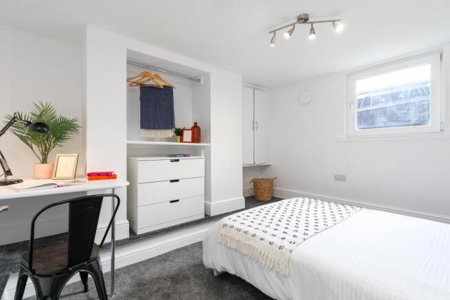 5 bed House to rent Image 4