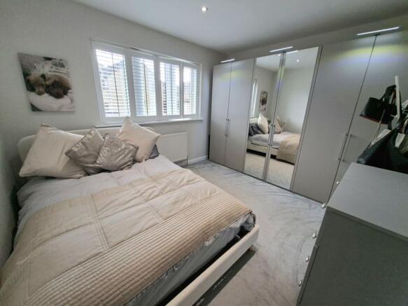 4 bed Detached for sale Image 9