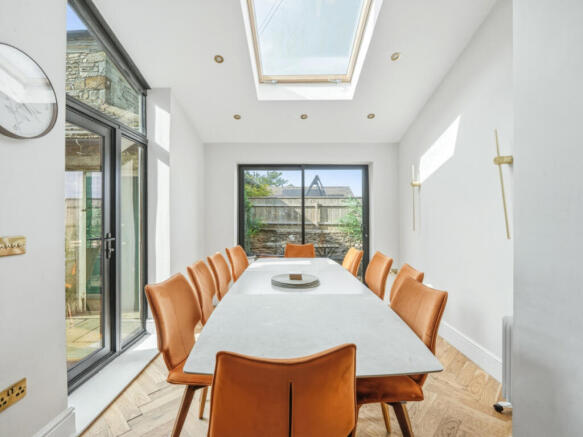 4 bed Semi-Detached for sale Image 5